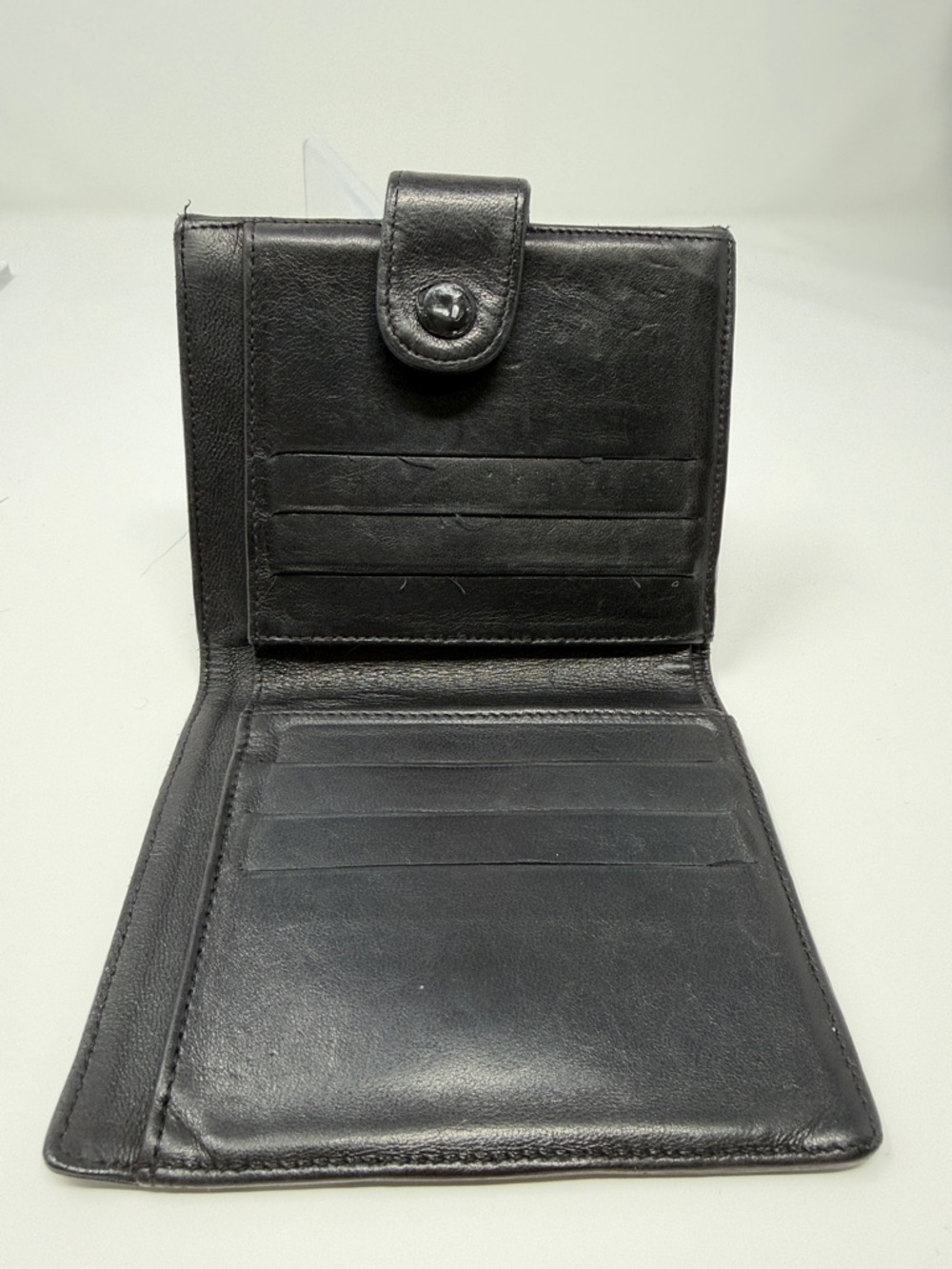 Chanel Black Lambskin Leather Wallet with Iconic CC Logo - Picture 5 of 10